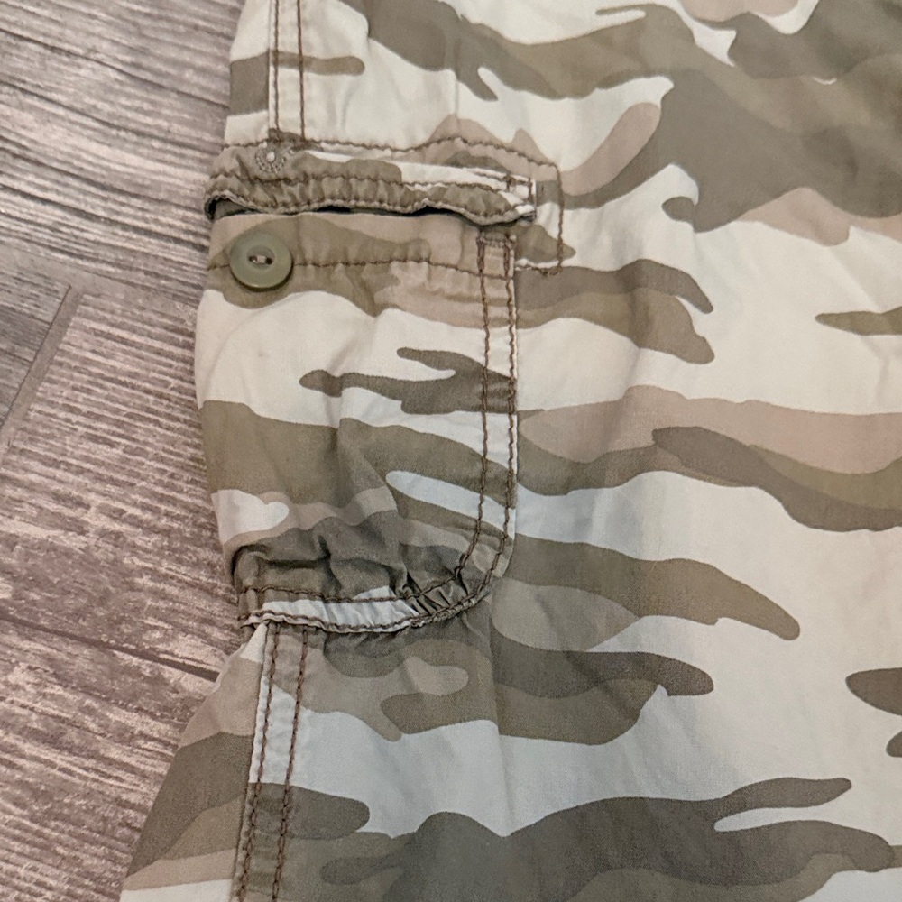 OP Camouflage Cargo Capris - Picture 5 of 6